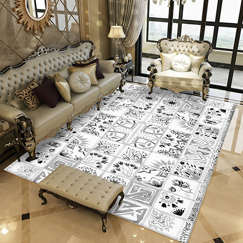 Oriental Flower Square Pattern Carpet in White Moroccan Carpet Polyester Non-Slip Back Carpet for Bedroom