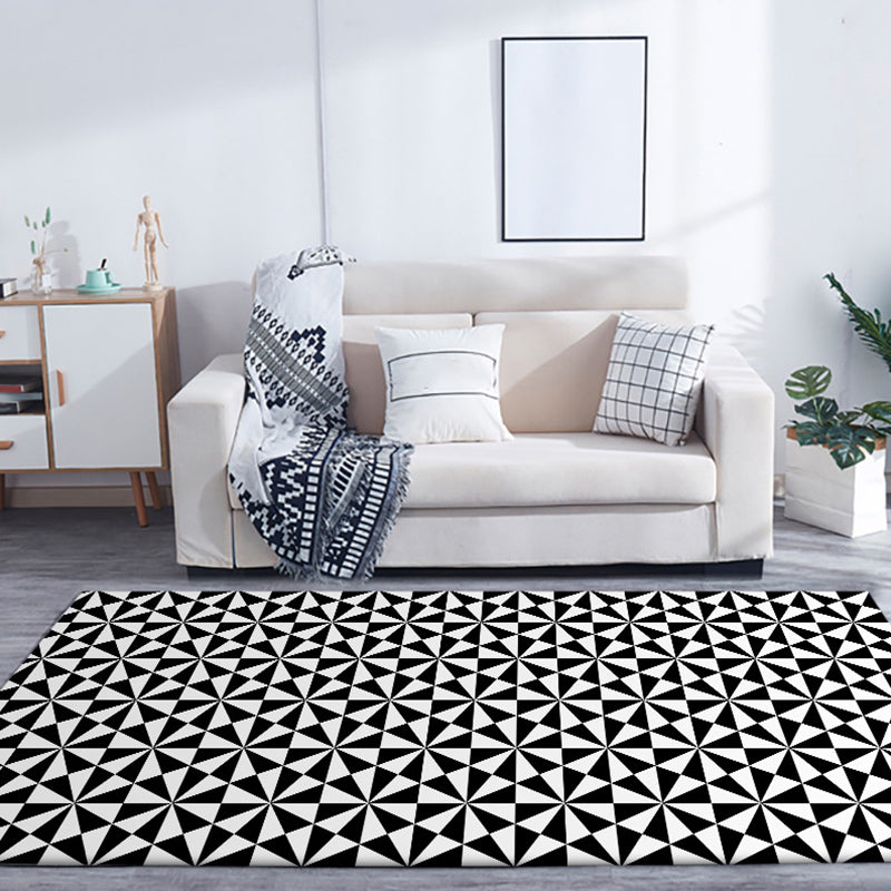 Black and White Bedroom Rug Modern Geometric Triangle Pattern Area Rug Polyester Non-Slip Back Washable Rug