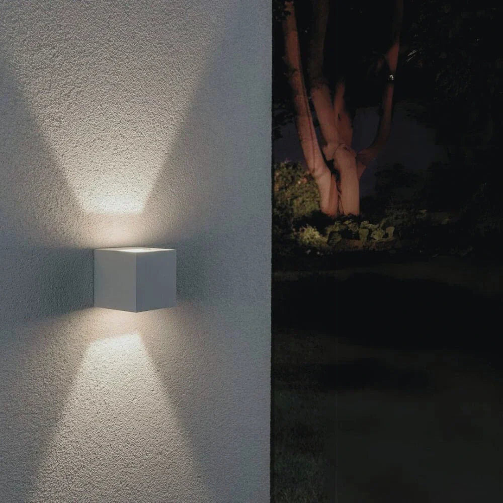 Modern Black Aluminium Wall Light