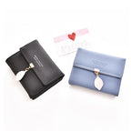 Short wallet with three folds and leaf decor