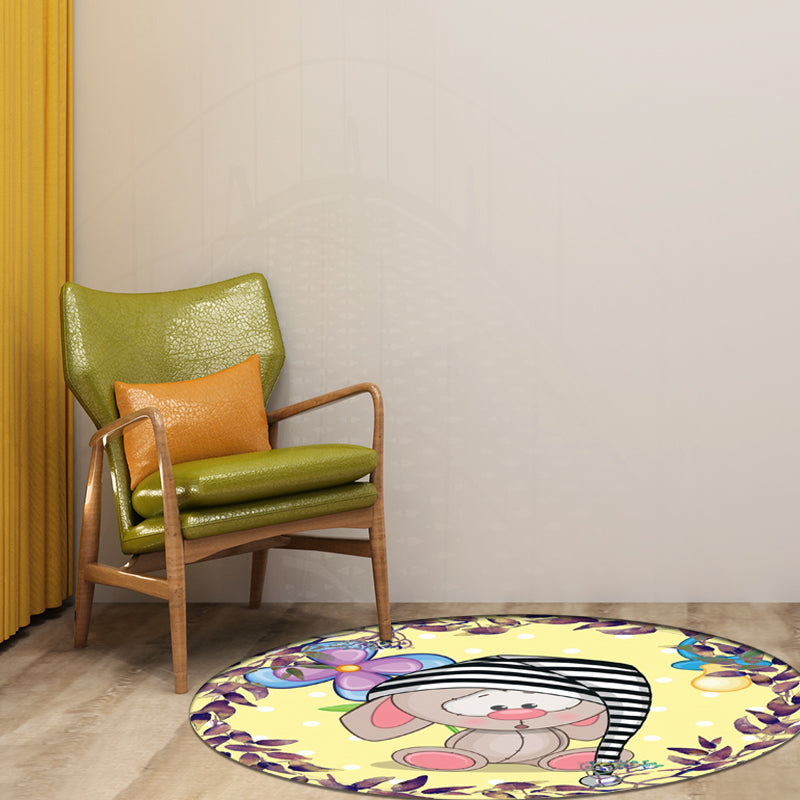 Beautiful cartoon mouse pattern carpet with flower and leaf pattern Yellow children's carpet Polyester Washable Non-slip area rug for the children's room