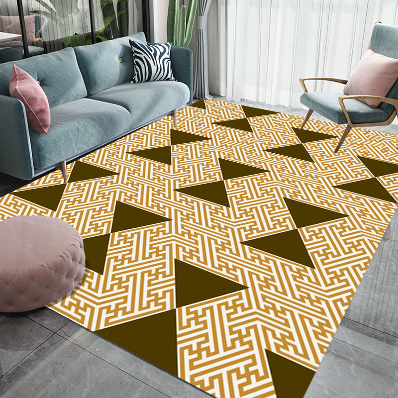 Yellow bedroom rug modern triangle labyrinth pattern rug polyester stain-resistant rug