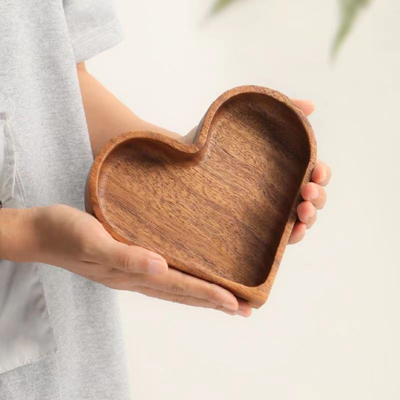 Wooden serving bowls – a combination of functionality and aesthetics