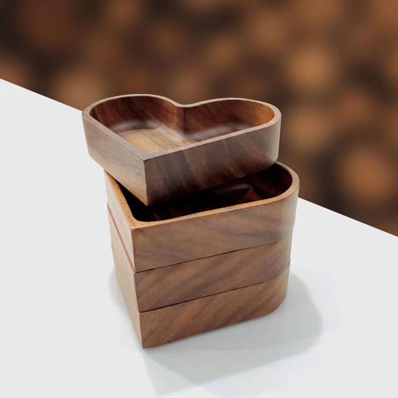 Wooden serving bowls – a combination of functionality and aesthetics