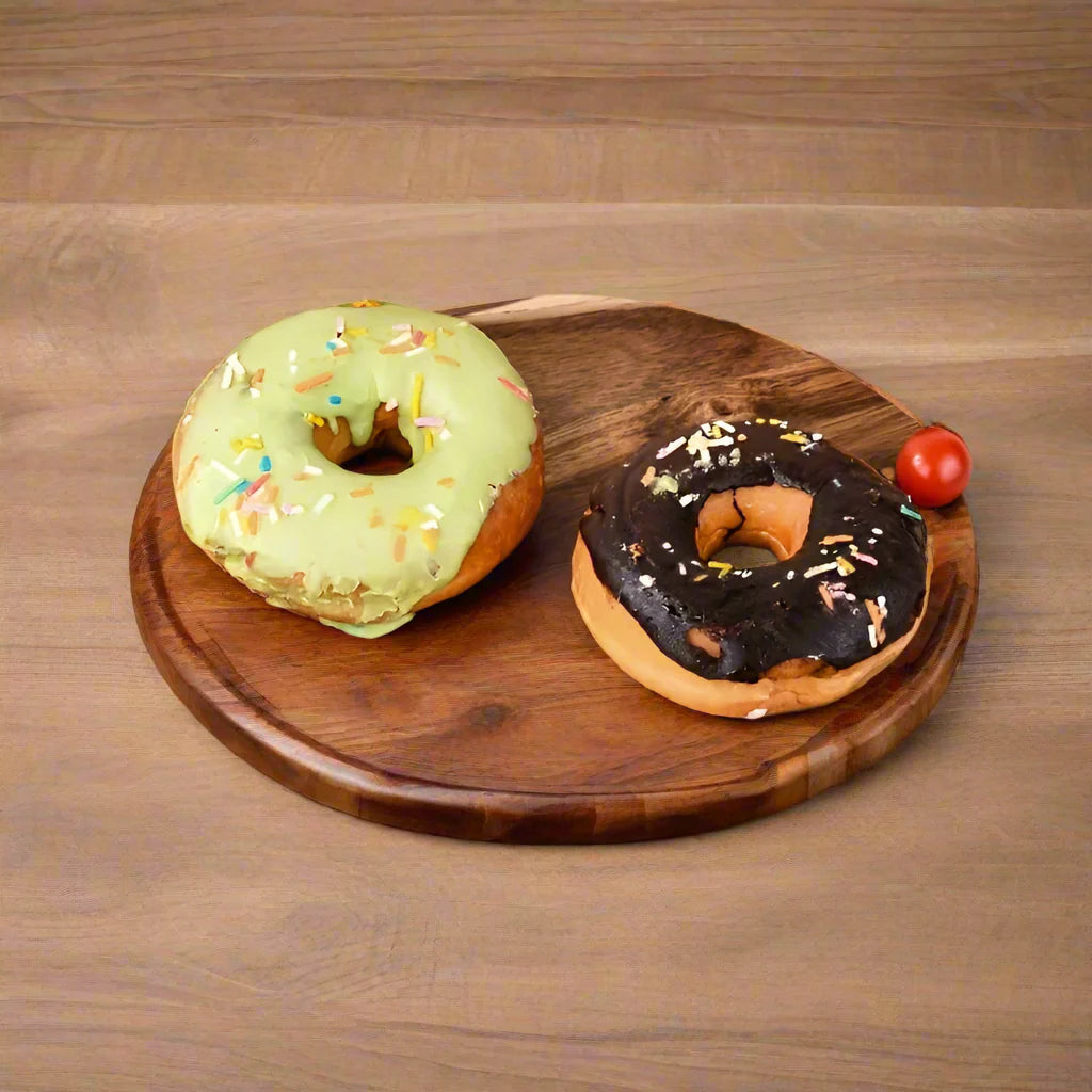 Round cutting board made of acacia wood – Versatile kitchen board for steak, snacks, and more