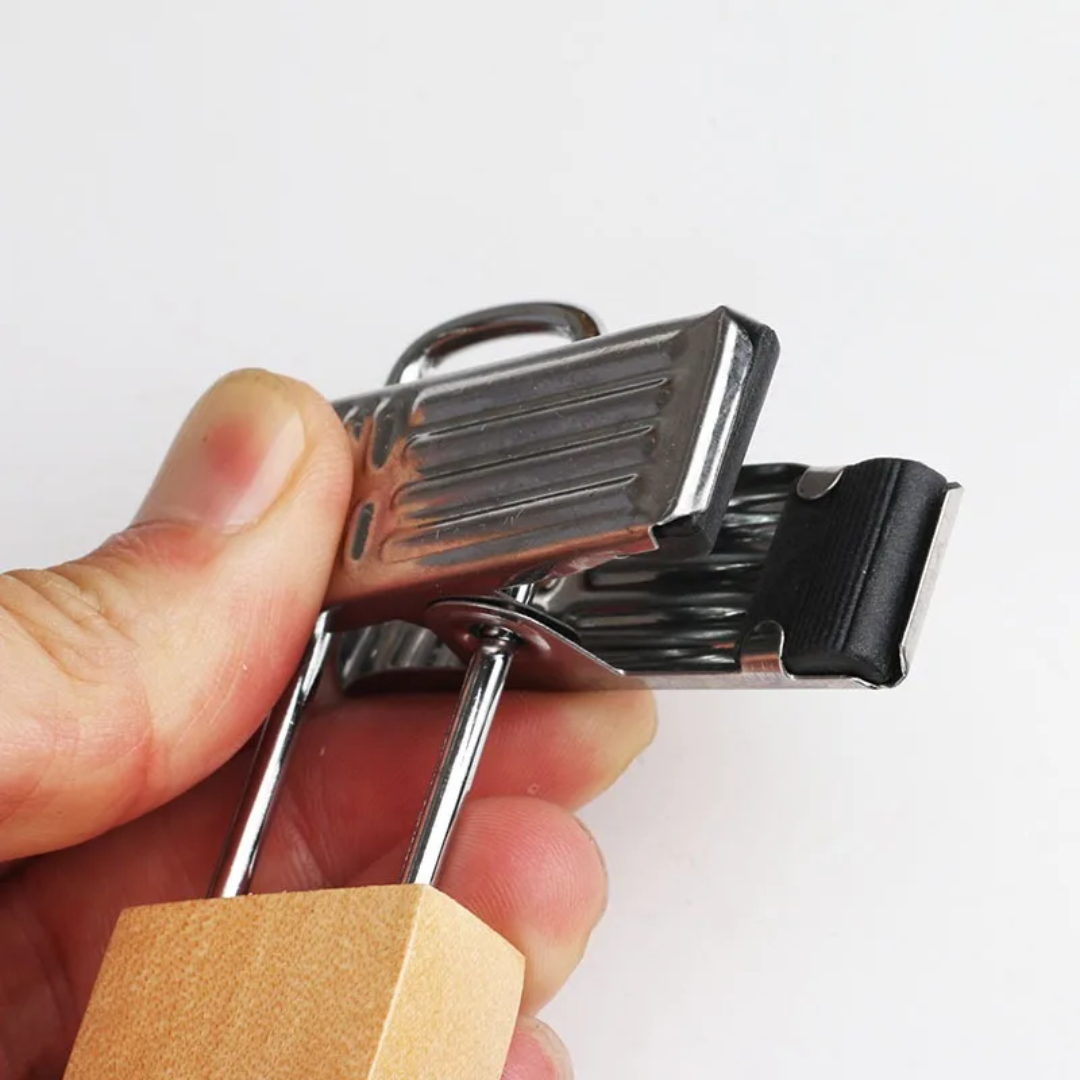 Wooden hangers 10 pieces with clips