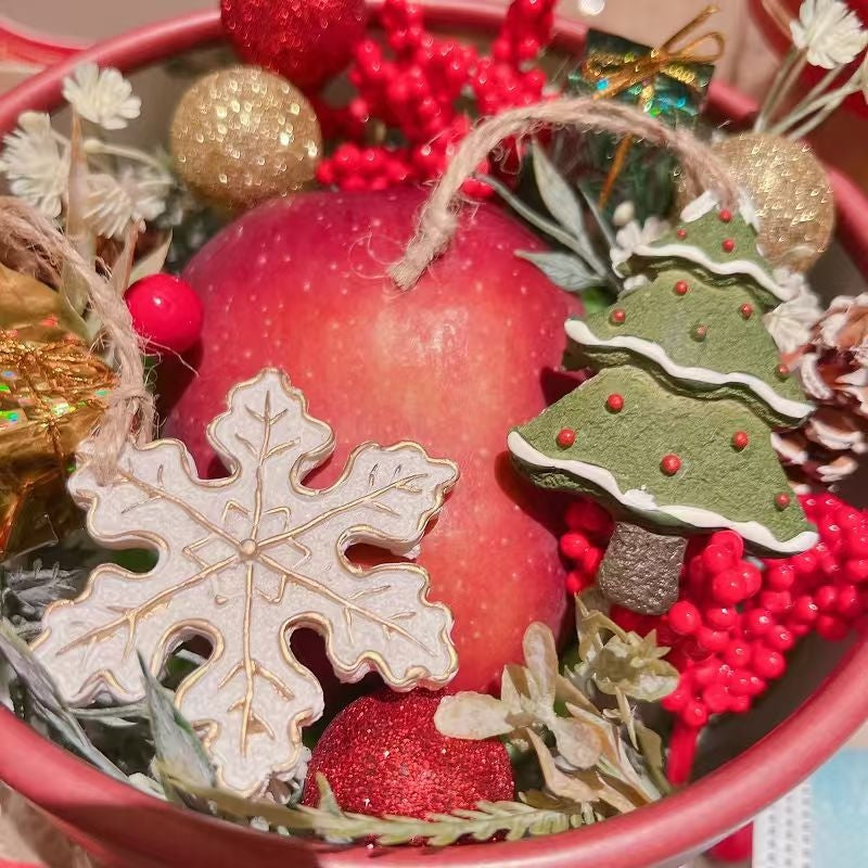 Retro Christmas Resin Small Snowflake & Pentagram Pendant
