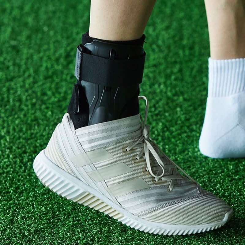 Ergonomic ankle support with double stabilisers & Grip Tech