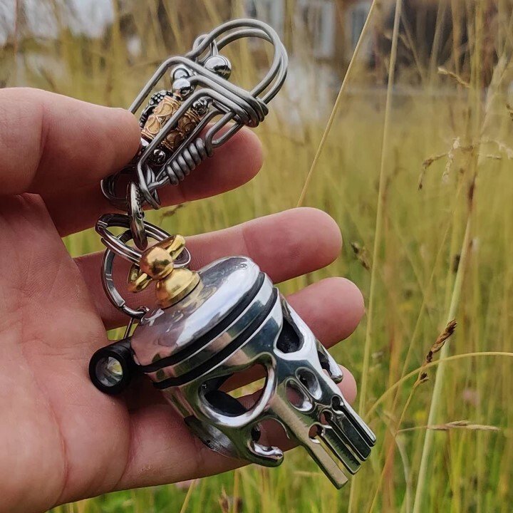 Piston art skull keychain [pendant/flashlight/bottle opener]