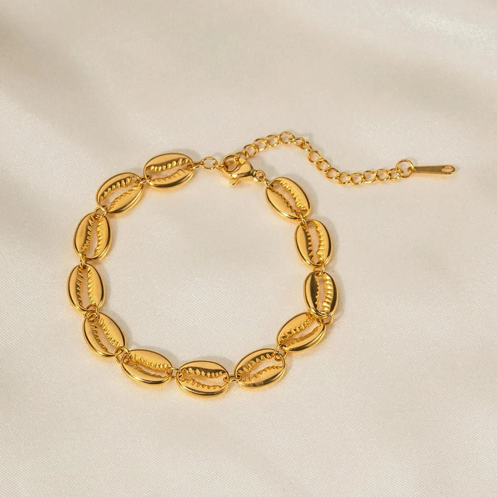 18k Dainty Cowrie Shell Bracelet