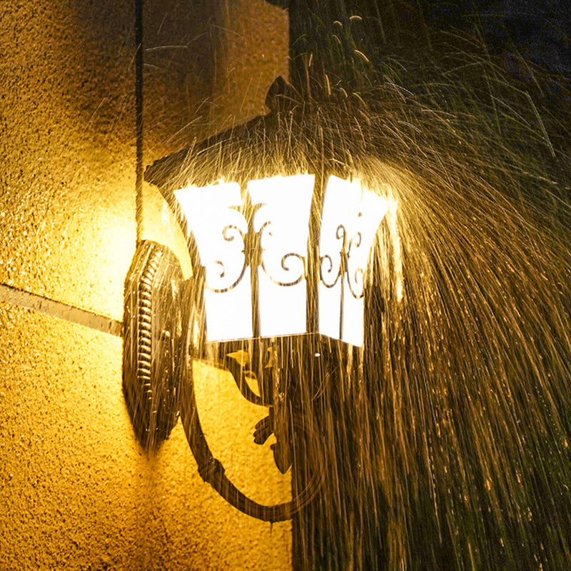 Frosted Glass Curved Lantern Wall Light Traditional Terrace Small/Large Solar LED Wall Lamp in Black/Brass