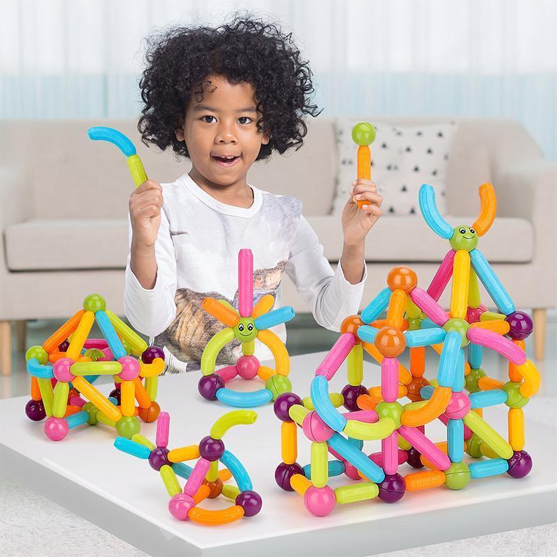 Magnetic construction set with balls and rods