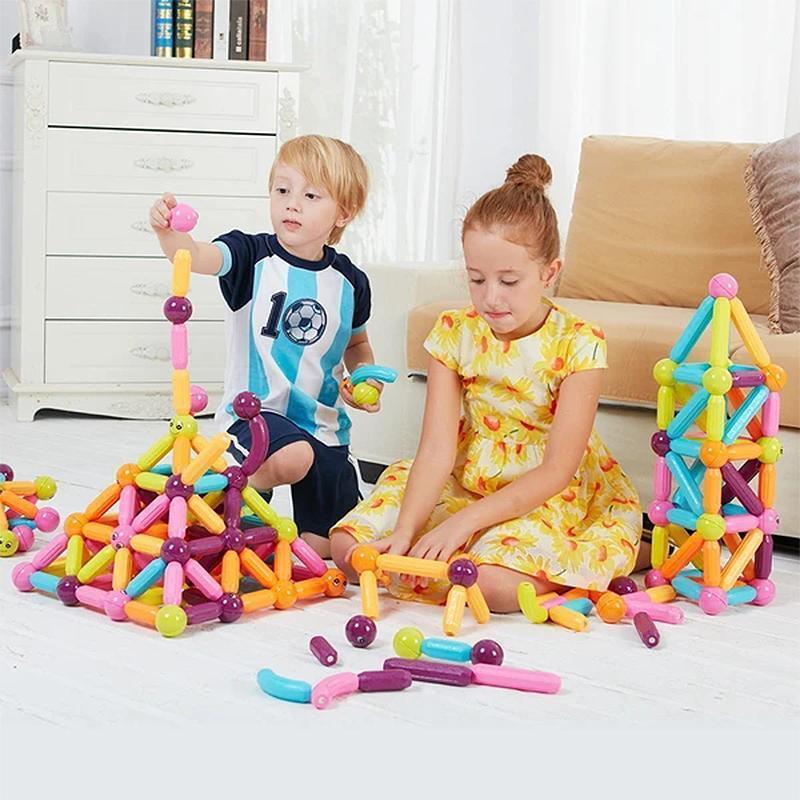 Magnetic construction set with balls and rods