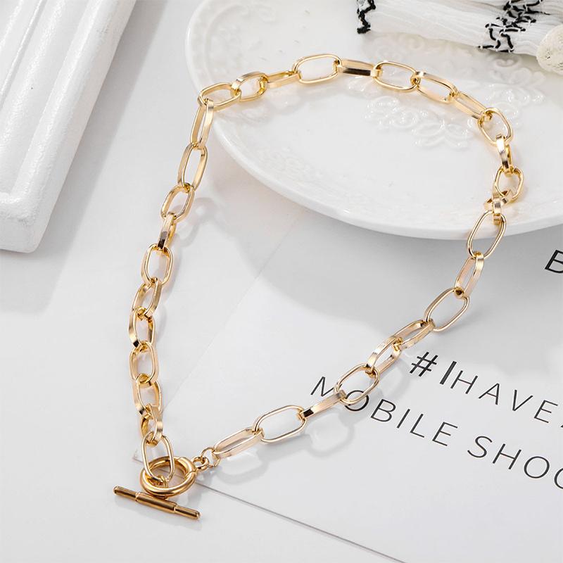 Thick Chain Closure Necklace