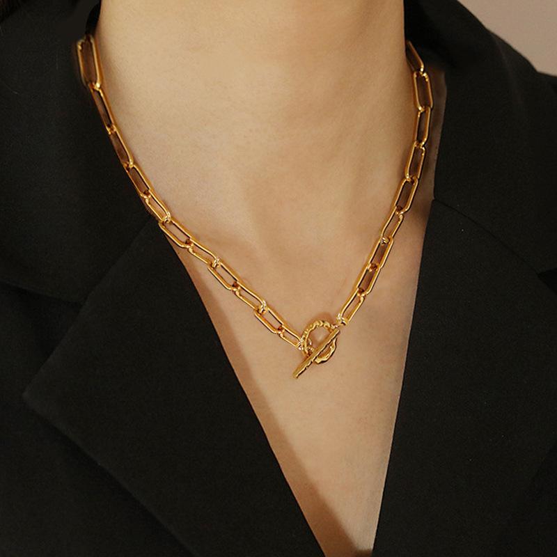 Thick Chain Closure Necklace
