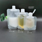 Portable packaging bag for liquids