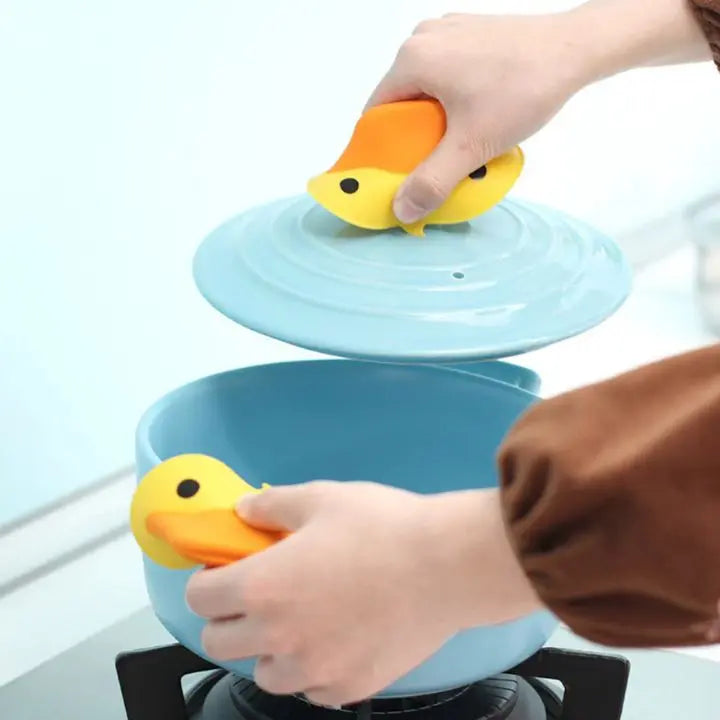 Yellow Ducks heat-resistant silicone mat