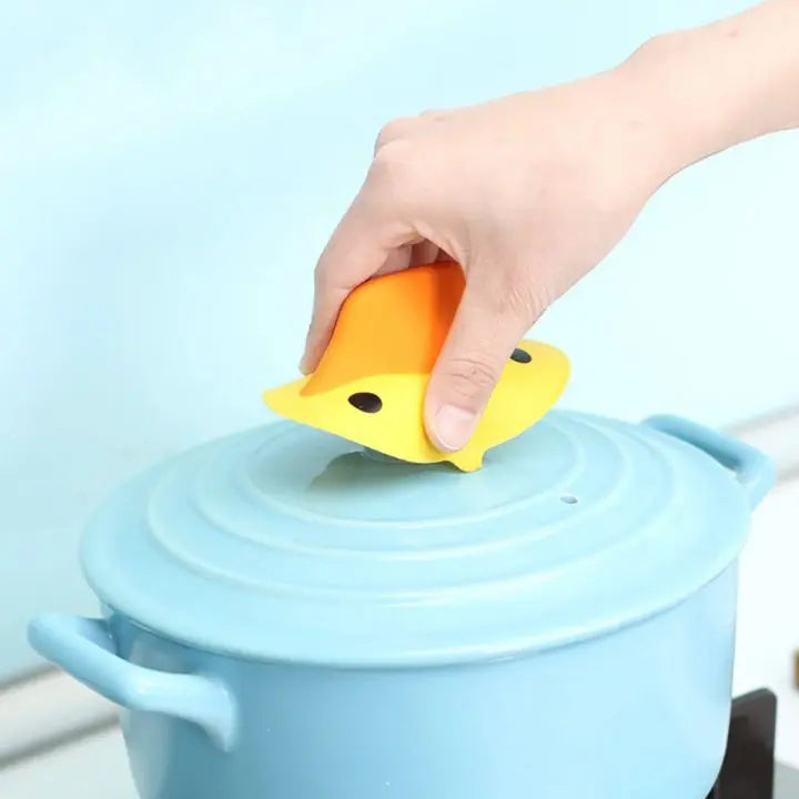 Yellow Ducks heat-resistant silicone mat