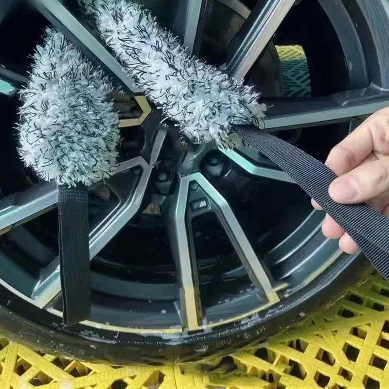 Microfiber loop for cleaning hard-to-reach places