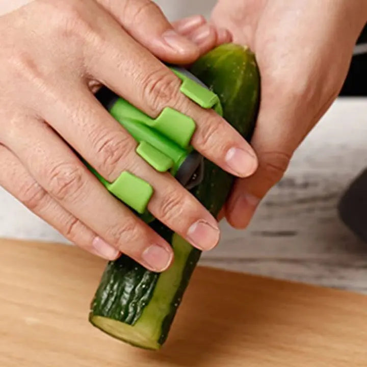 Safe peeling with finger grip for fruit and vegetable peeler