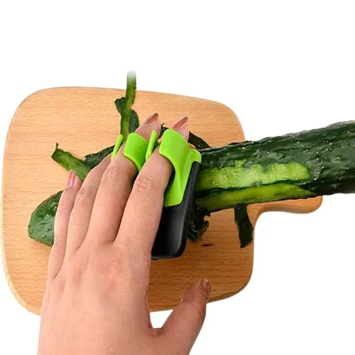 Safe peeling with finger grip for fruit and vegetable peeler