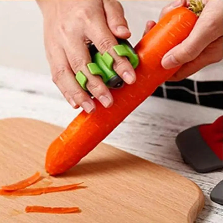 Safe peeling with finger grip for fruit and vegetable peeler