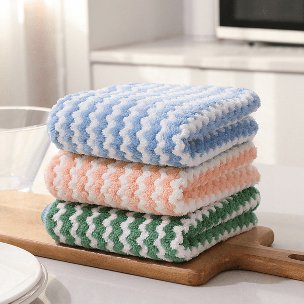 microfibre cleaning cloths made from coral fleece for streak-free cleanliness