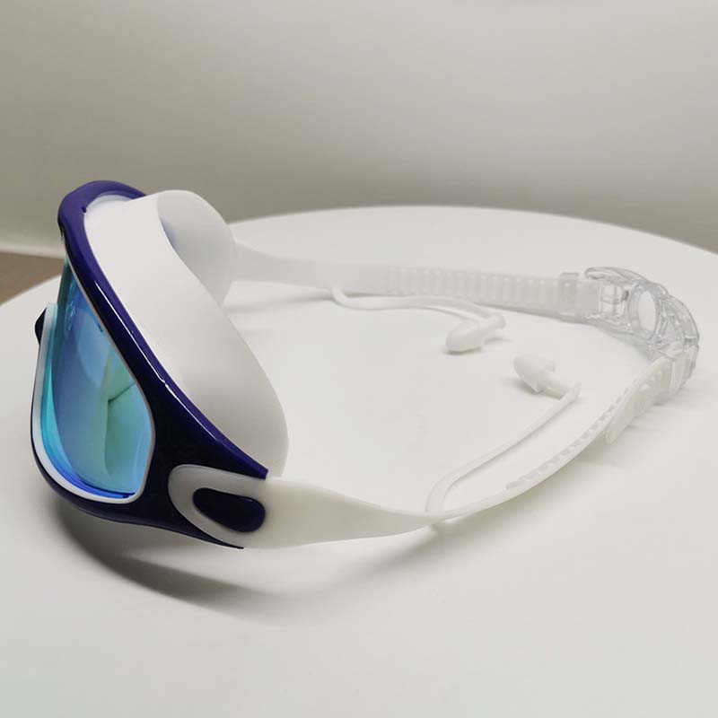 Wide-Angle Swimming Goggles with Anti-Fog Effect