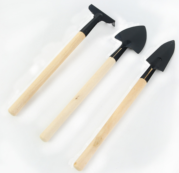 3-piece garden tool set with wooden handles – Handy shovel, rake, and hoe for garden maintenance