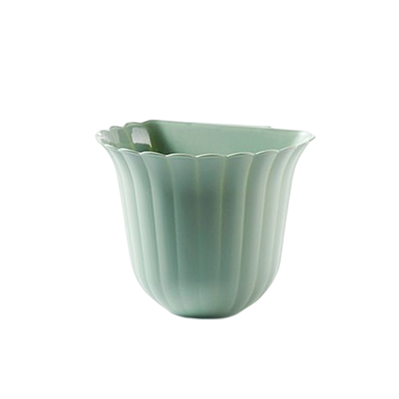 Wall-mounted trash can for the kitchen