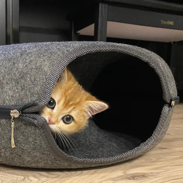 Cozy Donut Cat Bed – Plush Material, Non-Slip Bottom, 20-Inch Diameter, Ideal for Relaxation and Play