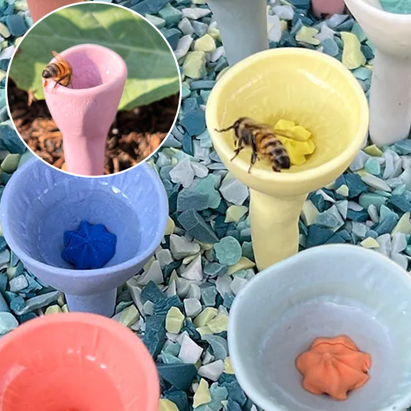 Drinking cup for bees and insects