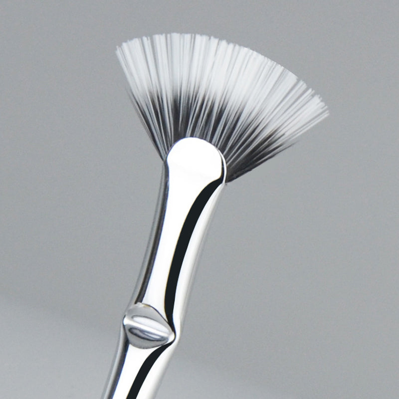 Wavy Eyelash Brush