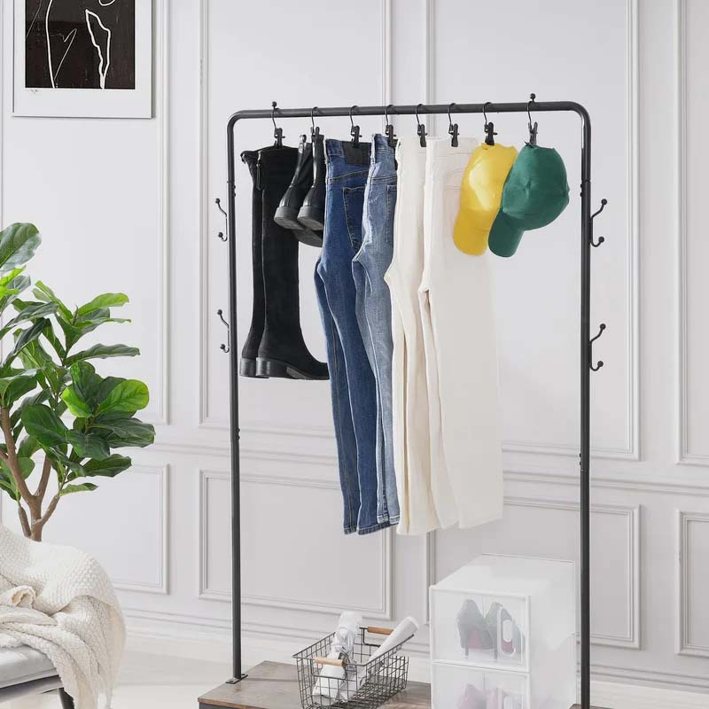 Space-saving portable travel hanger clips
