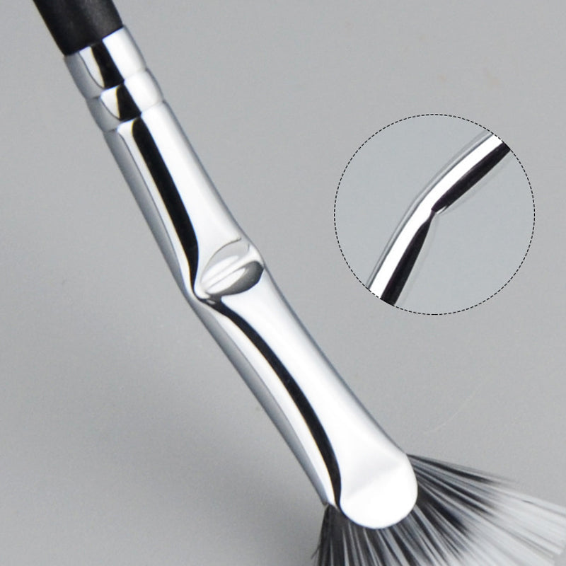 Wavy Eyelash Brush