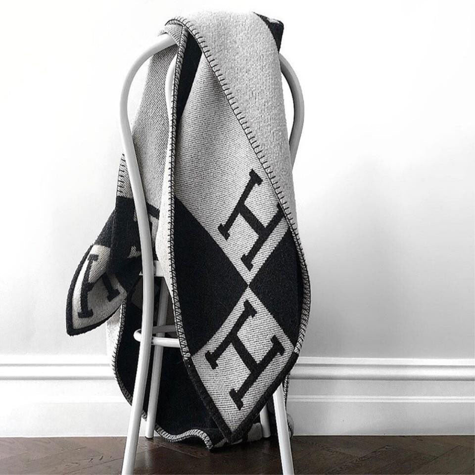 and Laine Cashmere Isabelle – Elegant and Soft Blanket for Refined Interior