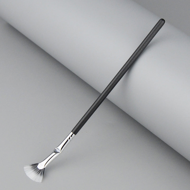 Wavy Eyelash Brush