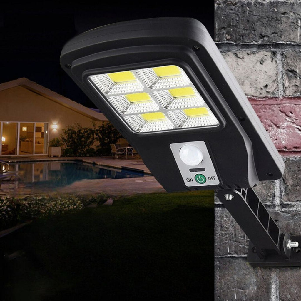 Solar Street Light with 4000 Lumens (Clearance Sale)