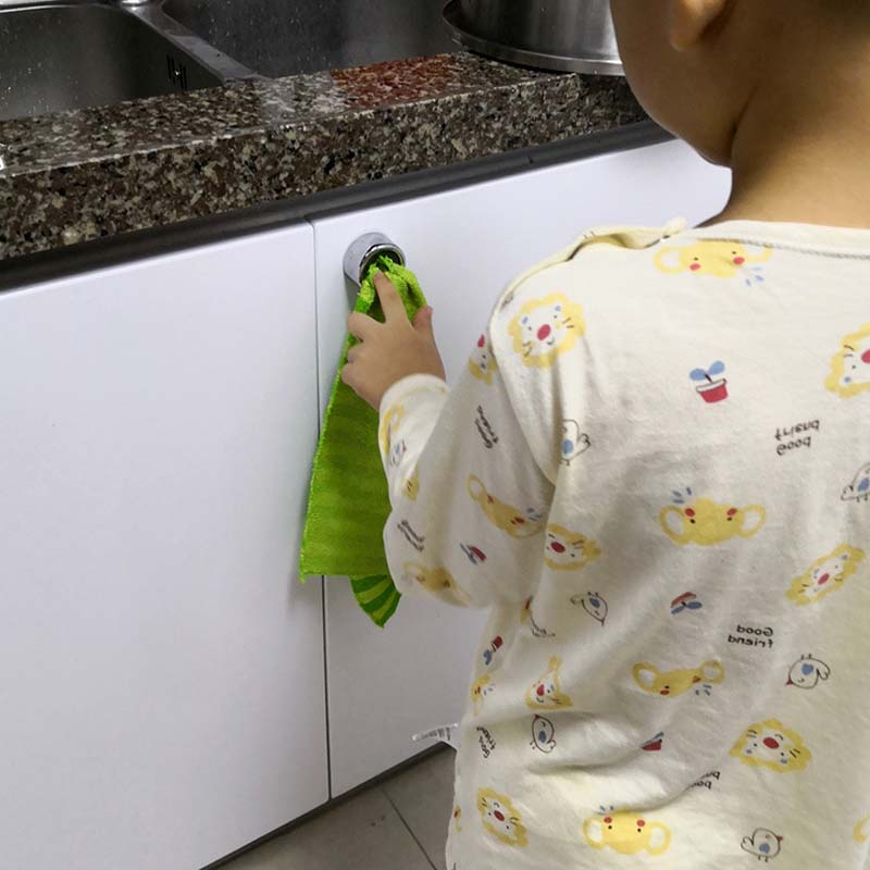 Round self-adhesive towel hooks for the kitchen