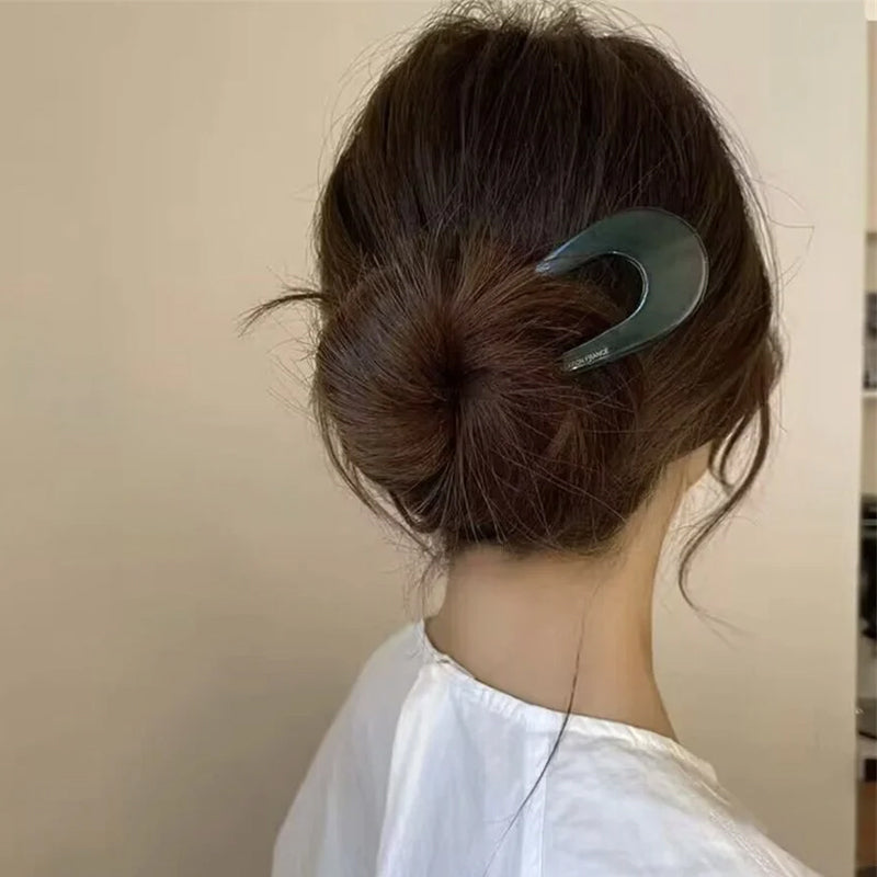 PinTwist Sleek Hair Styling