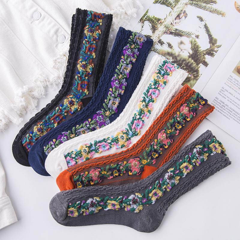 🧦🌸Vintage Embroidered Flower Socks (5 Pairs)