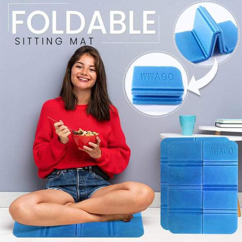 Foldable seating mat for outdoor use