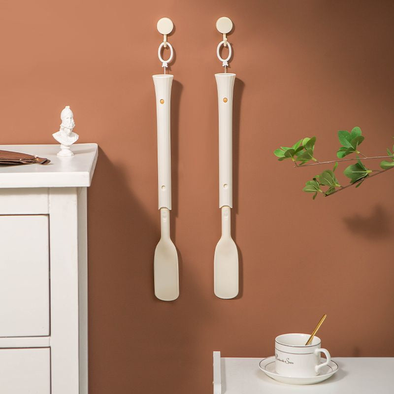 Telescopic adjustable length shoehorn