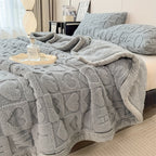CozyCoral – Luxury Fleece Blanket for All Seasons