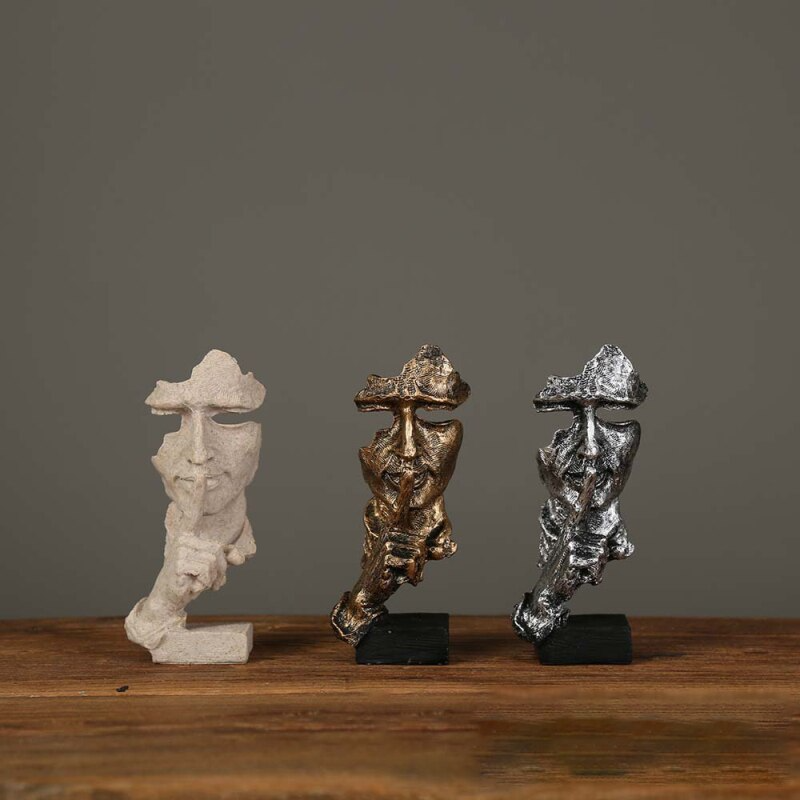 Three monkeys with a message – a sculpture full of meaning