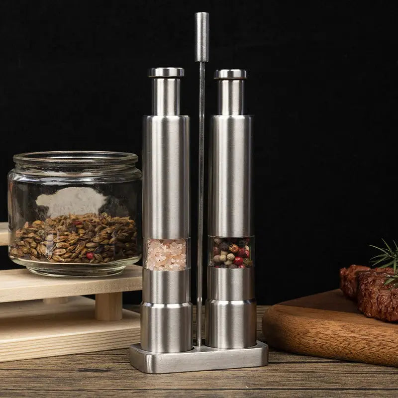 2-piece Salt and Pepper Mill Set – Season stylishly with every dish!