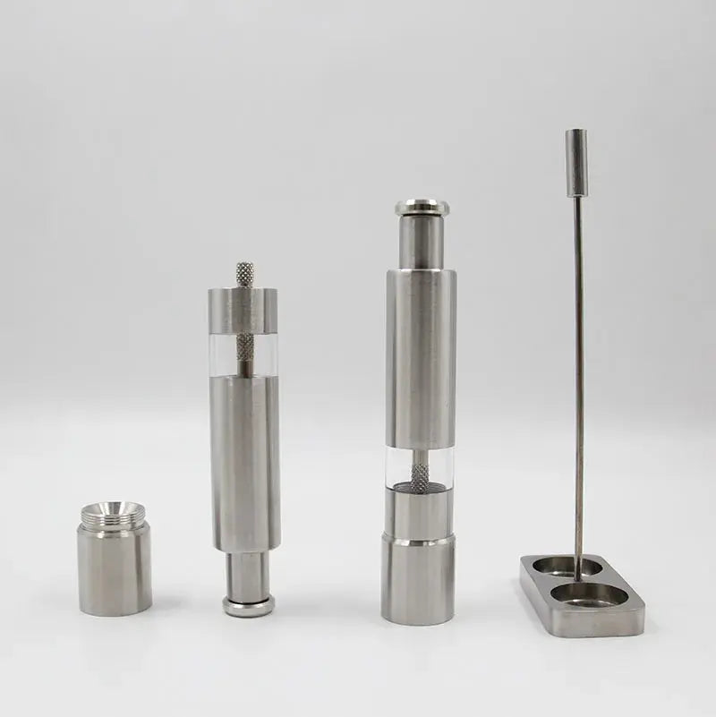 2-piece Salt and Pepper Mill Set – Season stylishly with every dish!