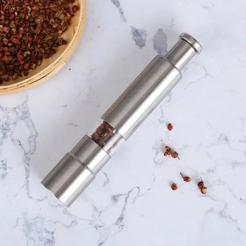 2-piece Salt and Pepper Mill Set – Season stylishly with every dish!