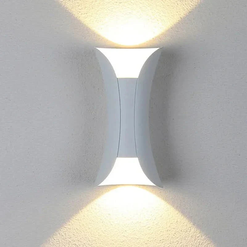 Weatherproof wall light with IP65 protection