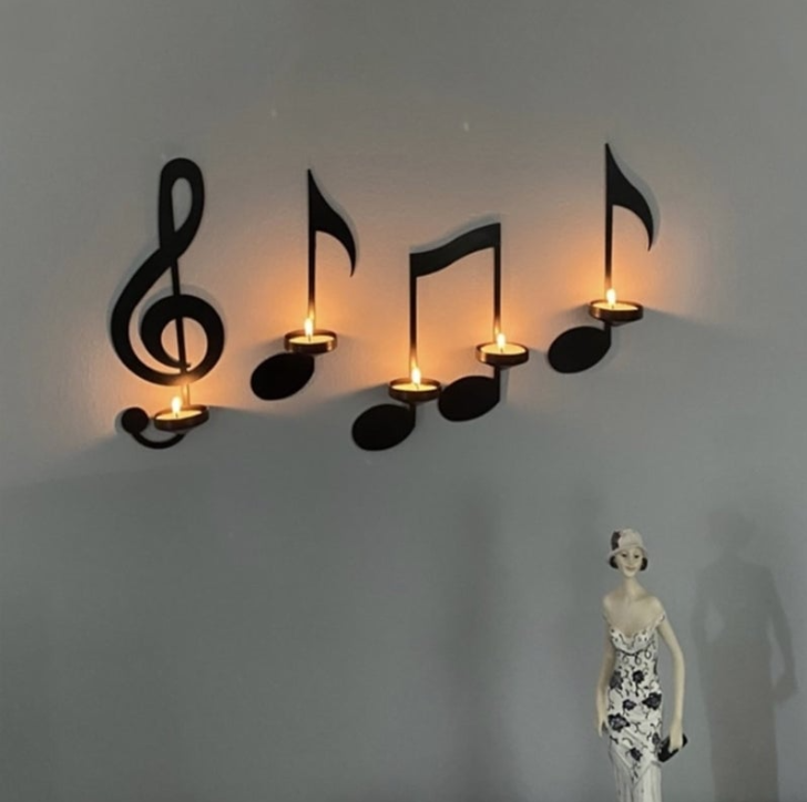 Candle holder with notes